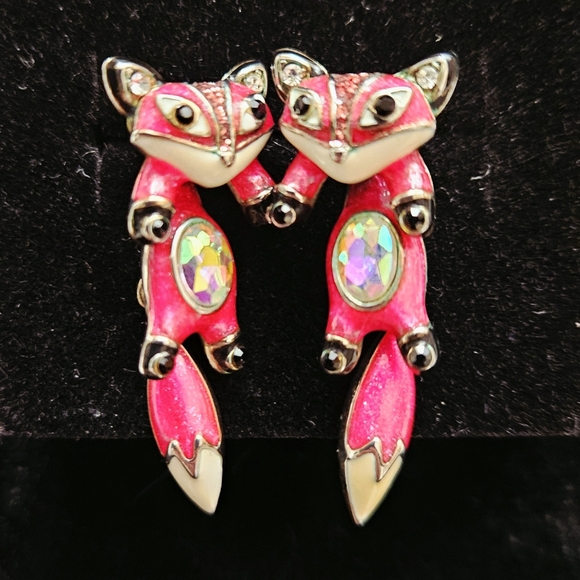 Betsey Johnson Pink Foxes With Dangling Tails & Rhinestones Earings 🦊✨️ - Picture 9 of 9